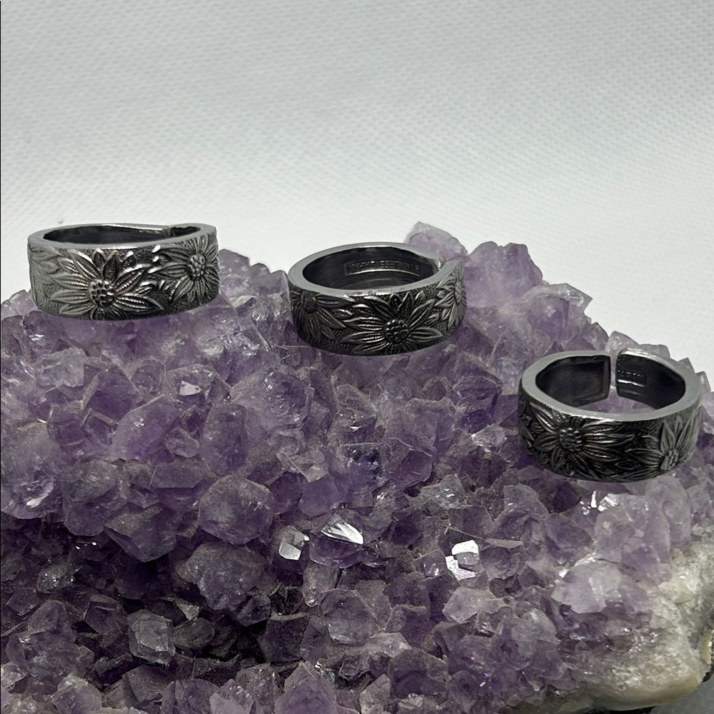 Silver Floral Engraved Rings - Picture 9 of 9